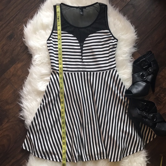 🌷 Black & white striped dress - Picture 6 of 8